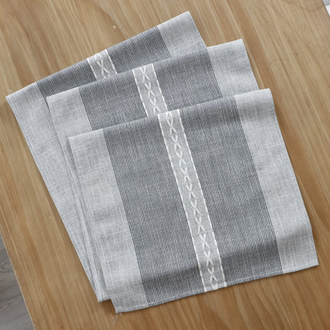 NEWISHER protege la mesa de manchas y arañazos con estilo.