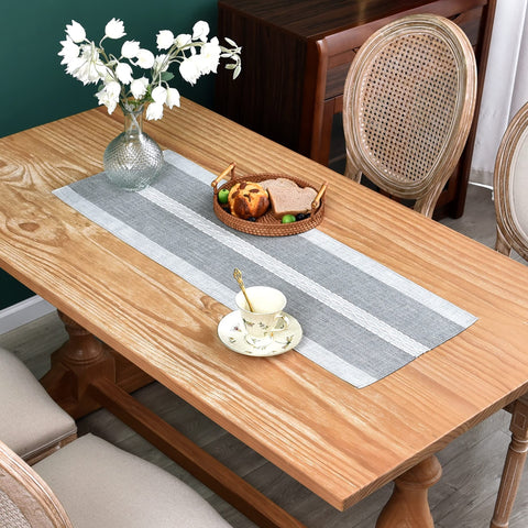 NEWISHER bordado hecho a mano añade detalle artesanal a la mesa.