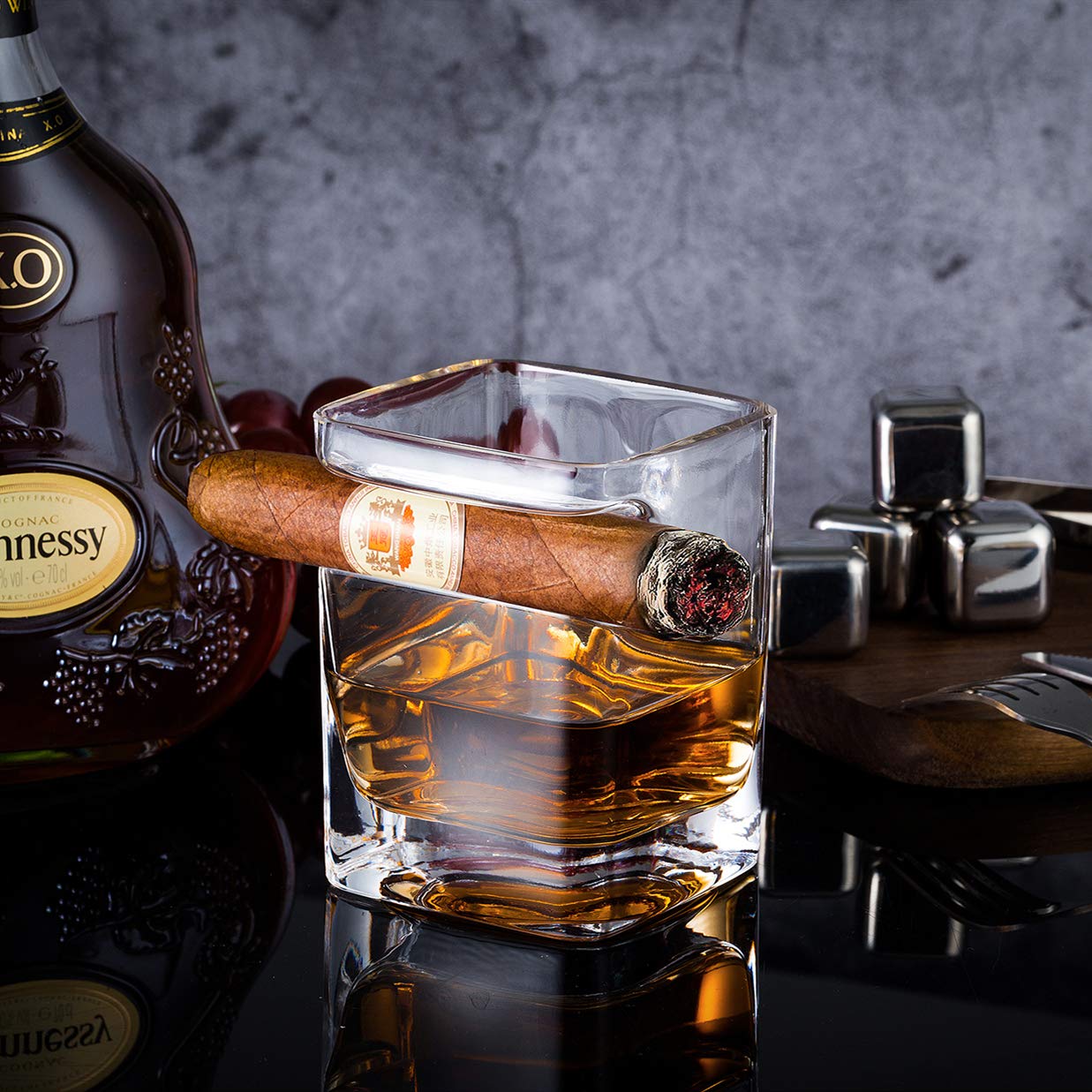 YouYah regalo ideal para amantes de whisky y cigarro.