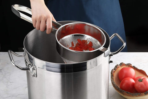 New Star Foodservice 42566: prensado de frutas y verduras en malla.