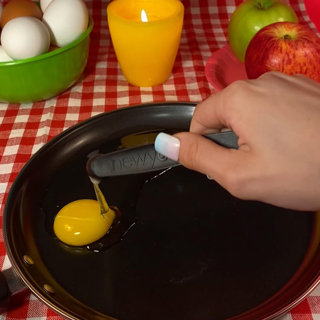 newyolk uso-en-sarten-caliente funciona sin dañar la superficie ni pegarse.