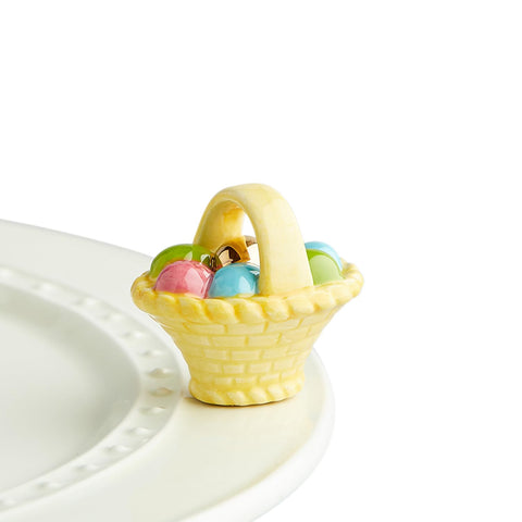 Nora Fleming A Tisket A Tasket: cesto con huevos, decoración de primavera elegante para la mesa.
