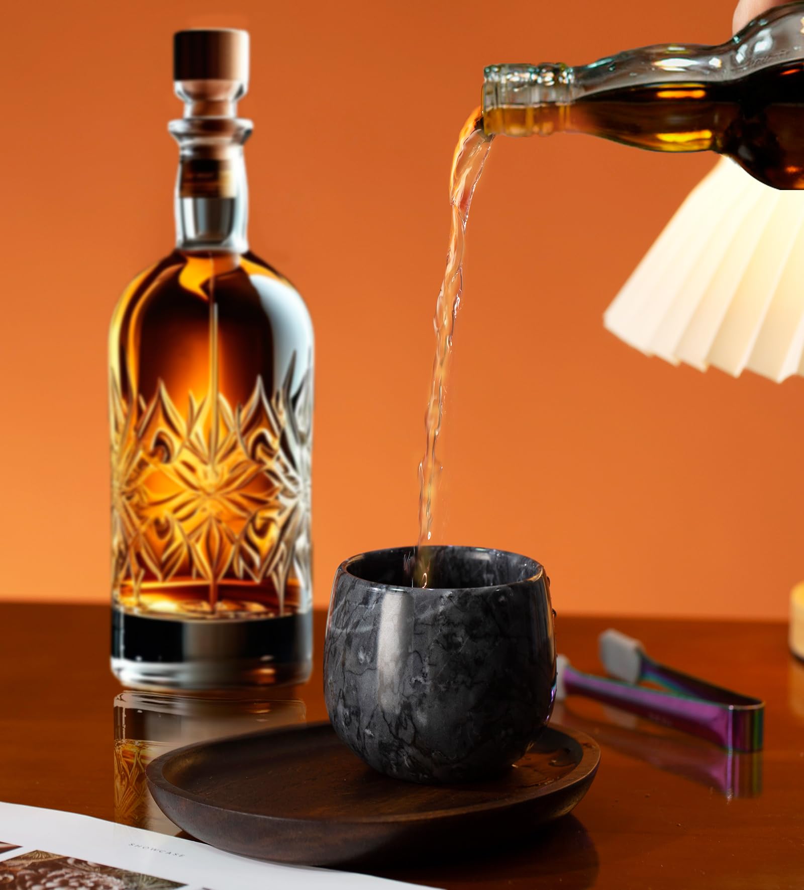 Vaso NHKRTE de mármol para servir bourbon con estilo.