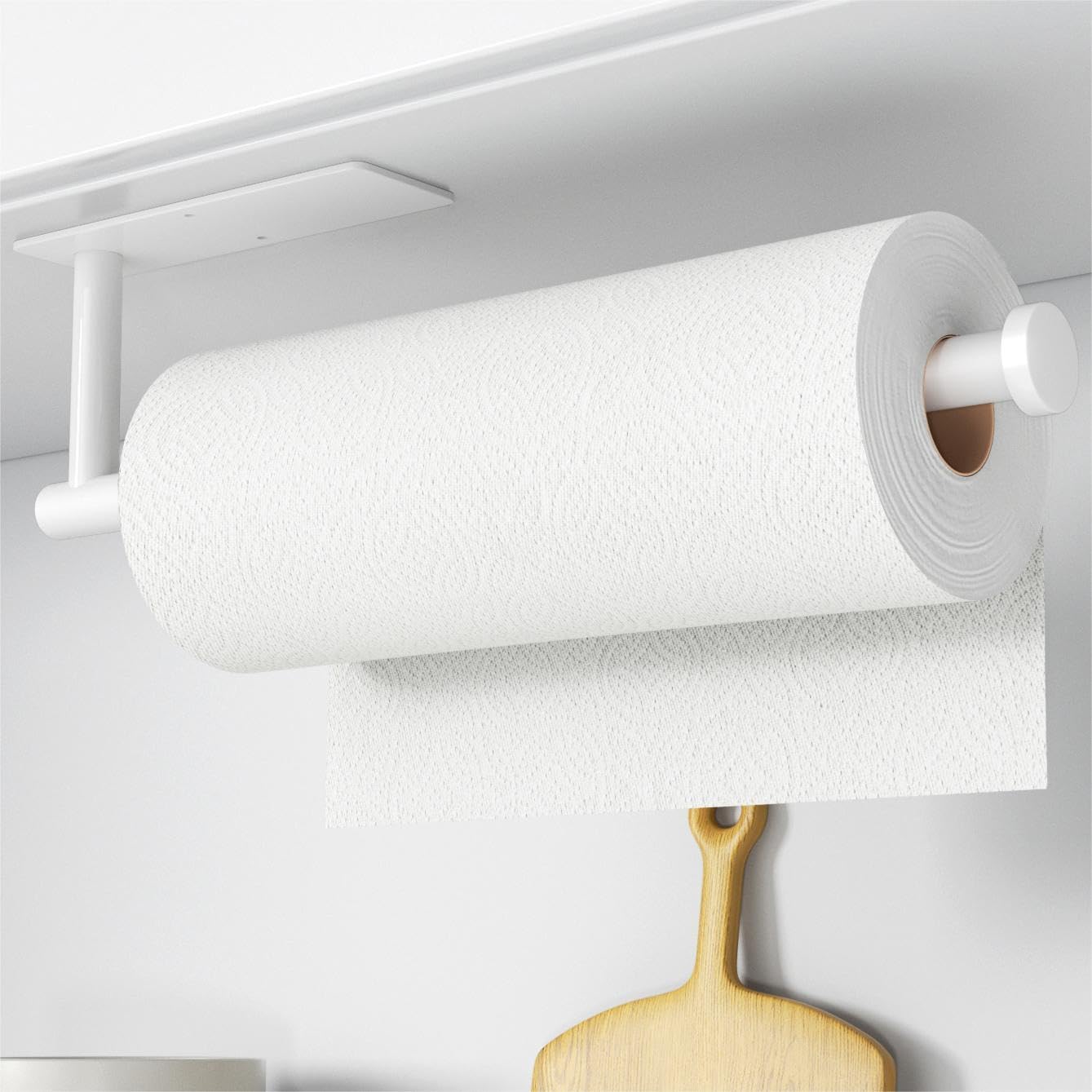 Portarrollos de papel Niffgaff instalado bajo mueble para ahorrar espacio