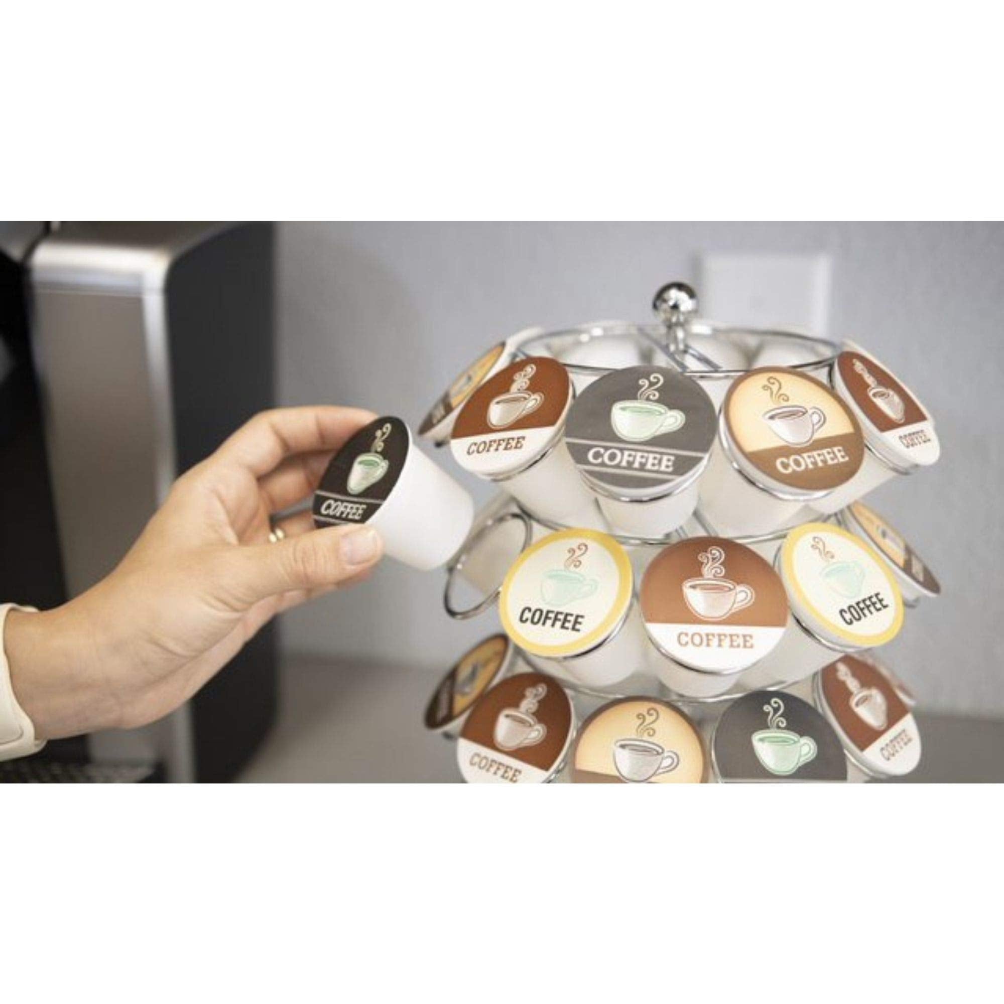 Plataforma de encimera cromada de Nifty Solutions para café en oficina.