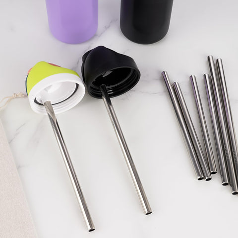 Cepillo de limpieza incluido con las pajillas NiHome para higiene rápida.