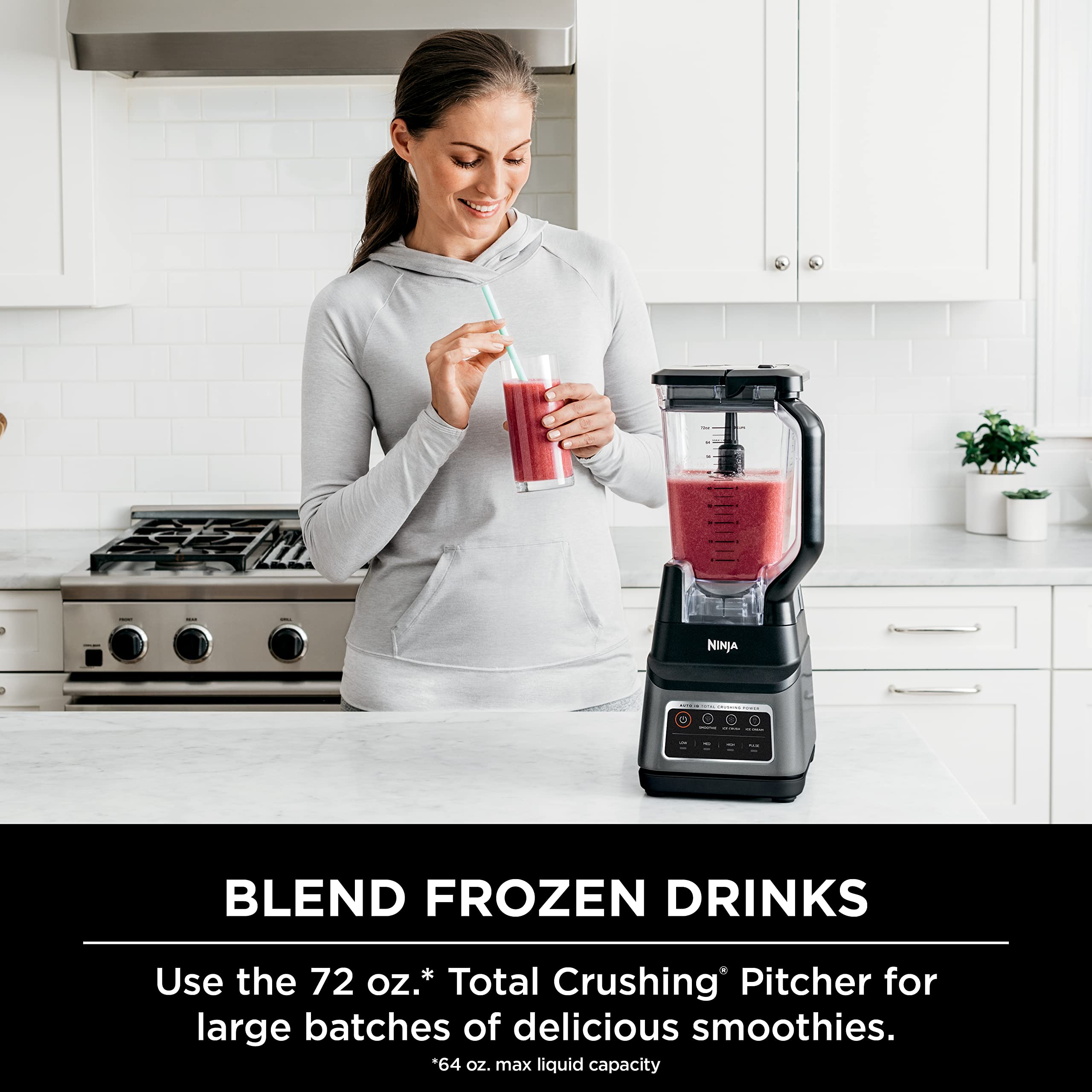 La jarra de 72 oz de Ninja BN701 facilita porciones para toda la familia.