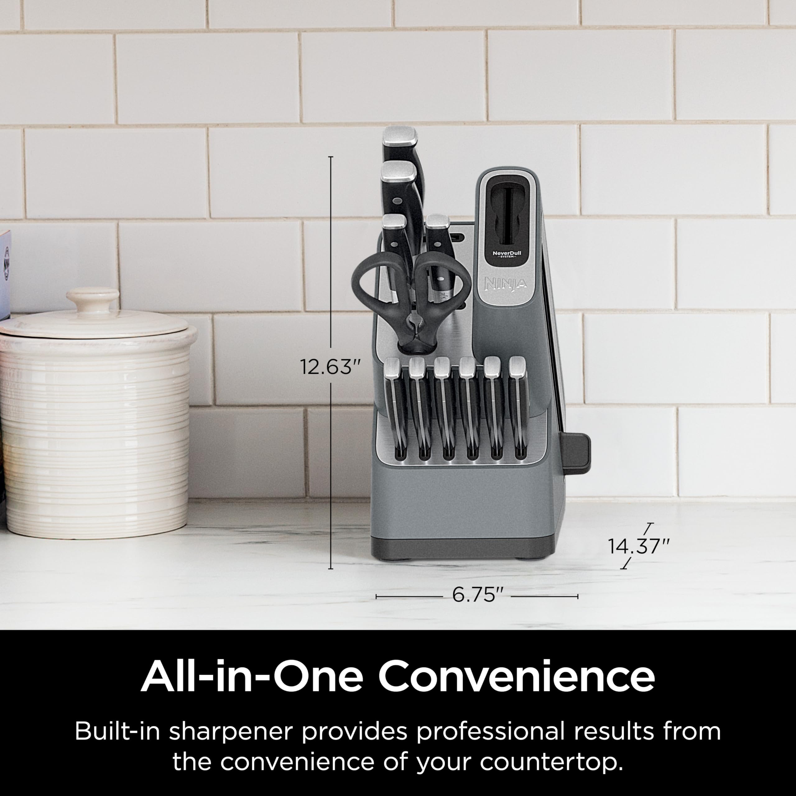 Tijeras de cocina Ninja Foodi NeverDull para recortar hierbas con control.
