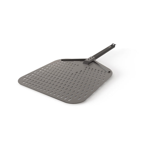 Ninja Woodfire paleta perforada para pizza; facilita eliminar harina y evitar que se pegue.