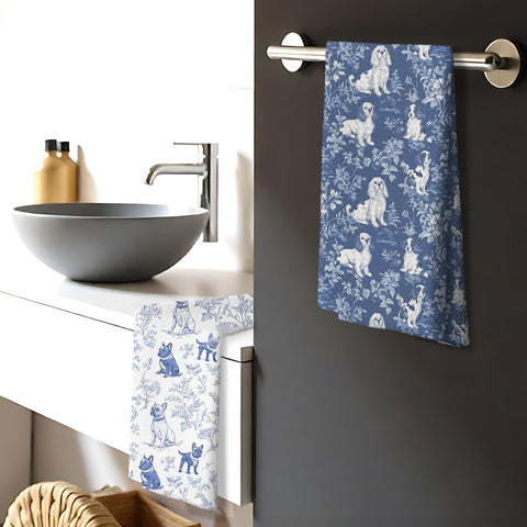 Toalla Nipil de uso diario, color azul blanco y diseño decorativo.