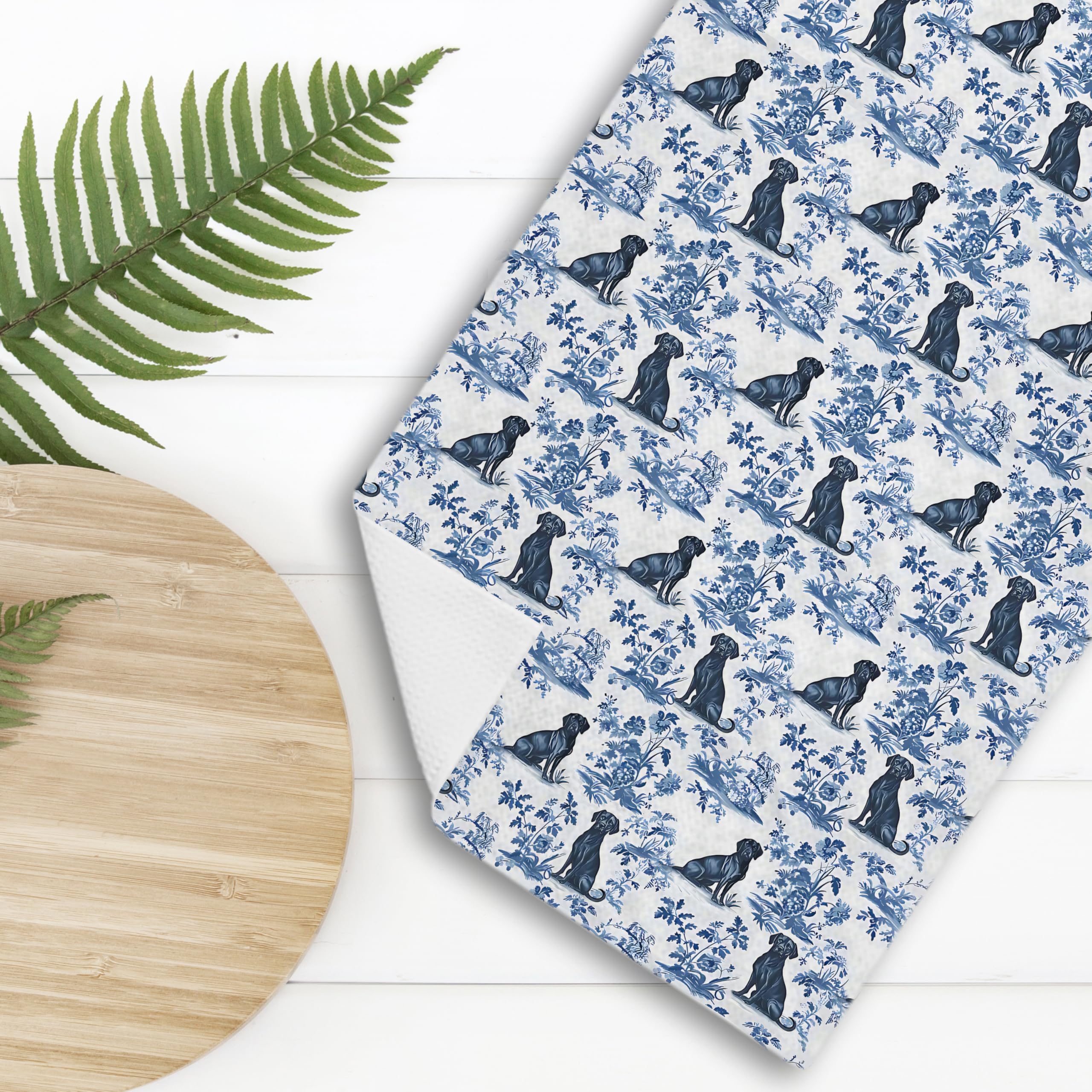 Toalla Nipil con Labrador azul y blanco, ideal para secar y dar un toque sofisticado.