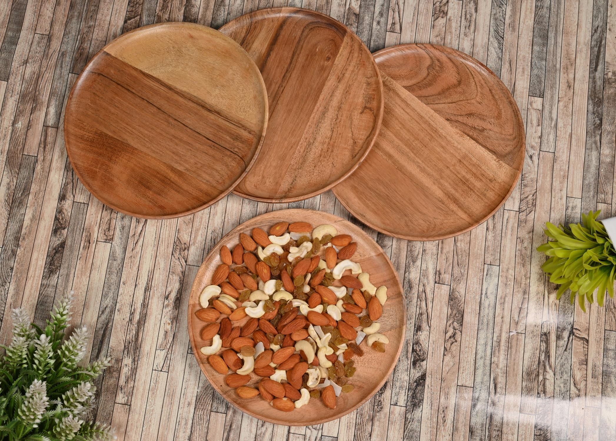 Versátil plato de acacia para servir quesos, ensaladas y postres