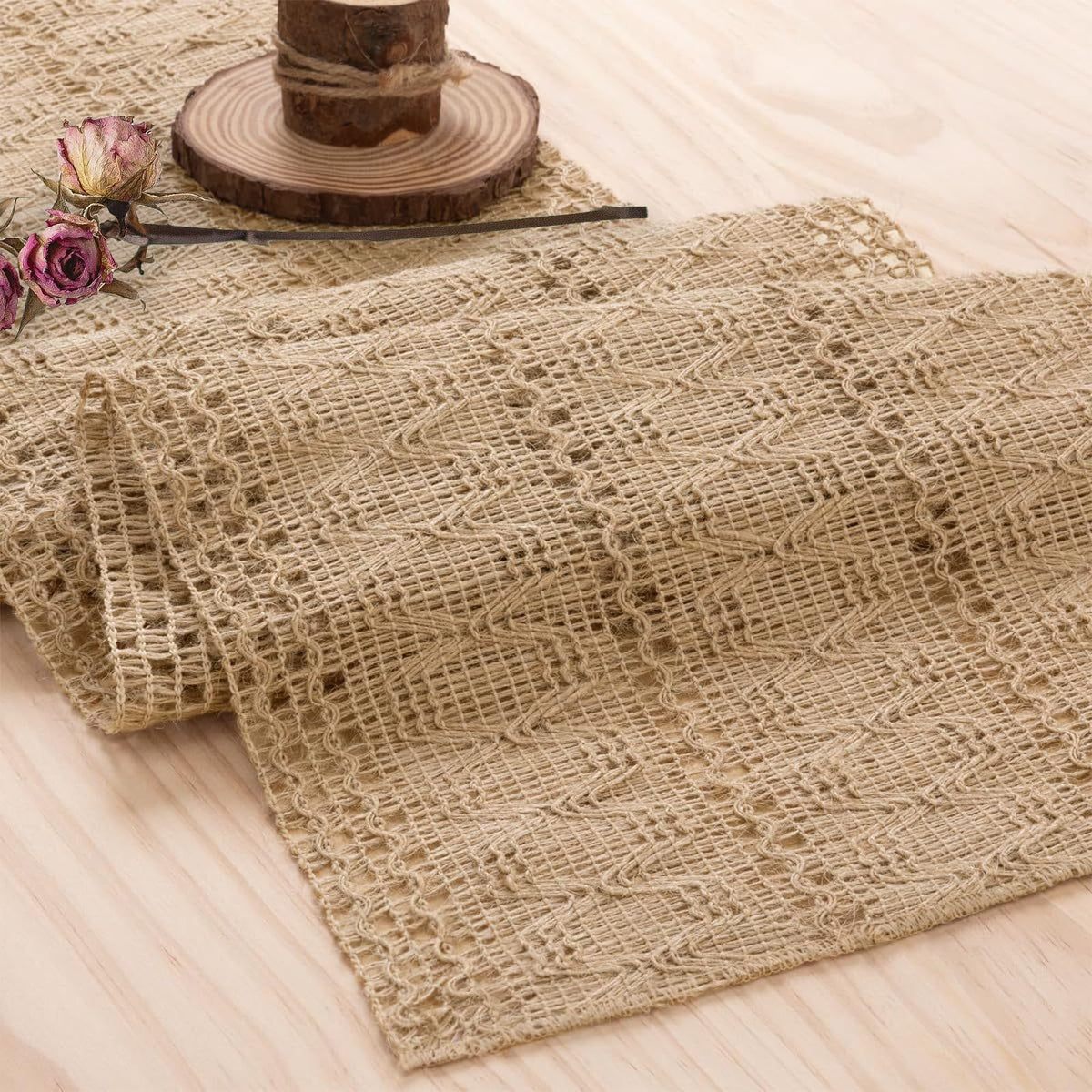 Runner Niviy de arpillera boho en mesa 72 pulgadas, ideal para cenas.