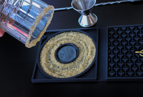 NobleSip bordes plegables para almacenamiento compacto y ordenado.
