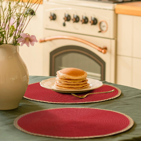 Noctiflorous diseños rojos para mesa, perfectos para ocasiones especiales.