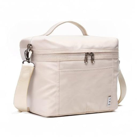 Bolsa NOL crema con exterior de nylon impermeable y limpieza fácil.