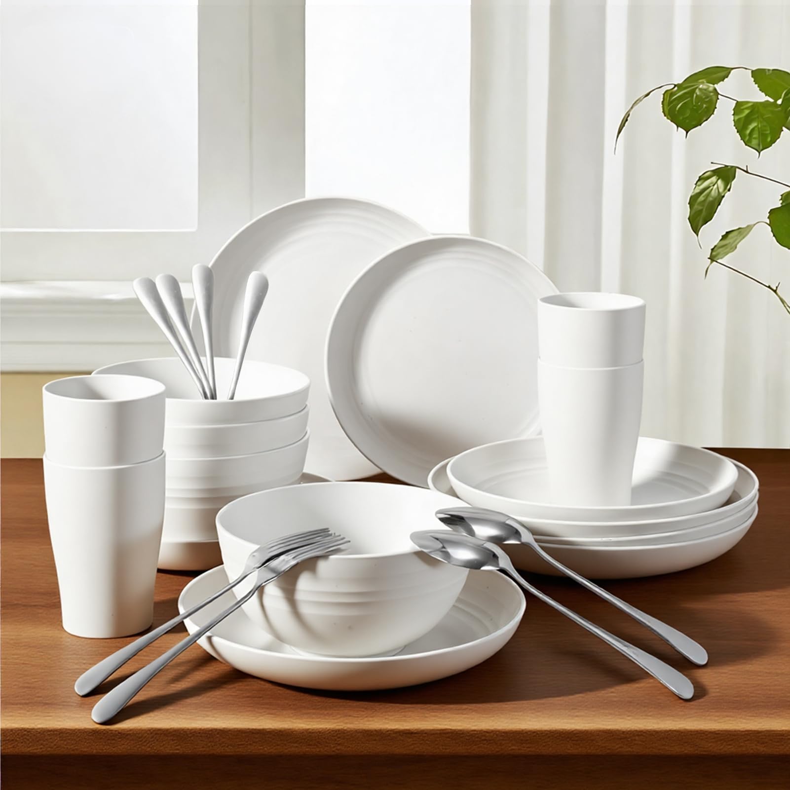 NoorooCare platos de 9in en uso al aire libre, ideales para picnic.