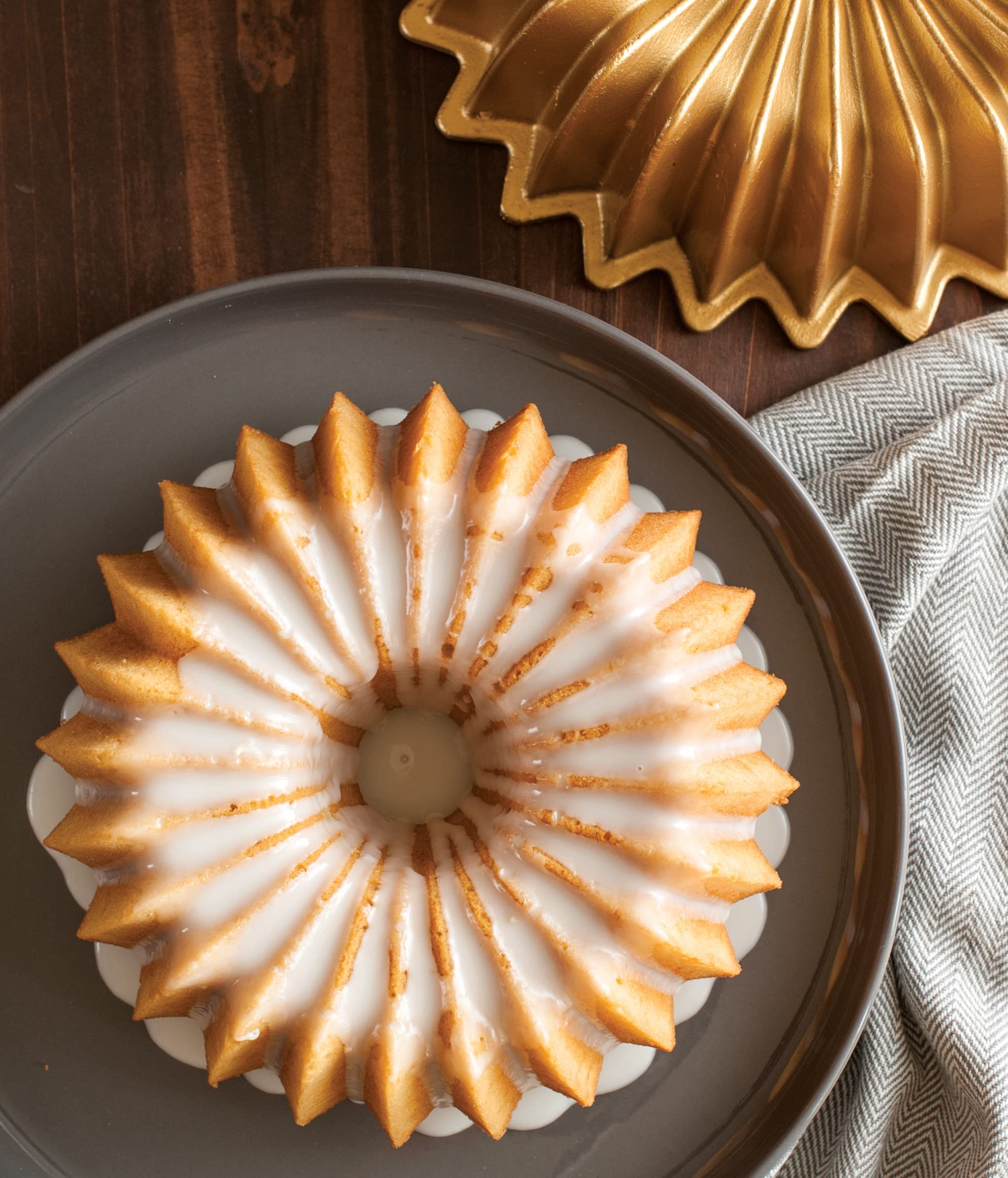 Nordic Ware Brilliance Bundt con revestimiento antiadherente silicona, horneado limpio.