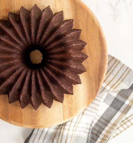 Nordic Ware Brilliance Bundt capacidad de 5 tazas para porciones consistentes.