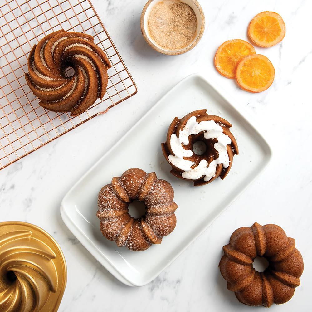 Nordic Ware Bundt Duet aniversario-herencia: diseño atemporal para presentaciones elegantes.