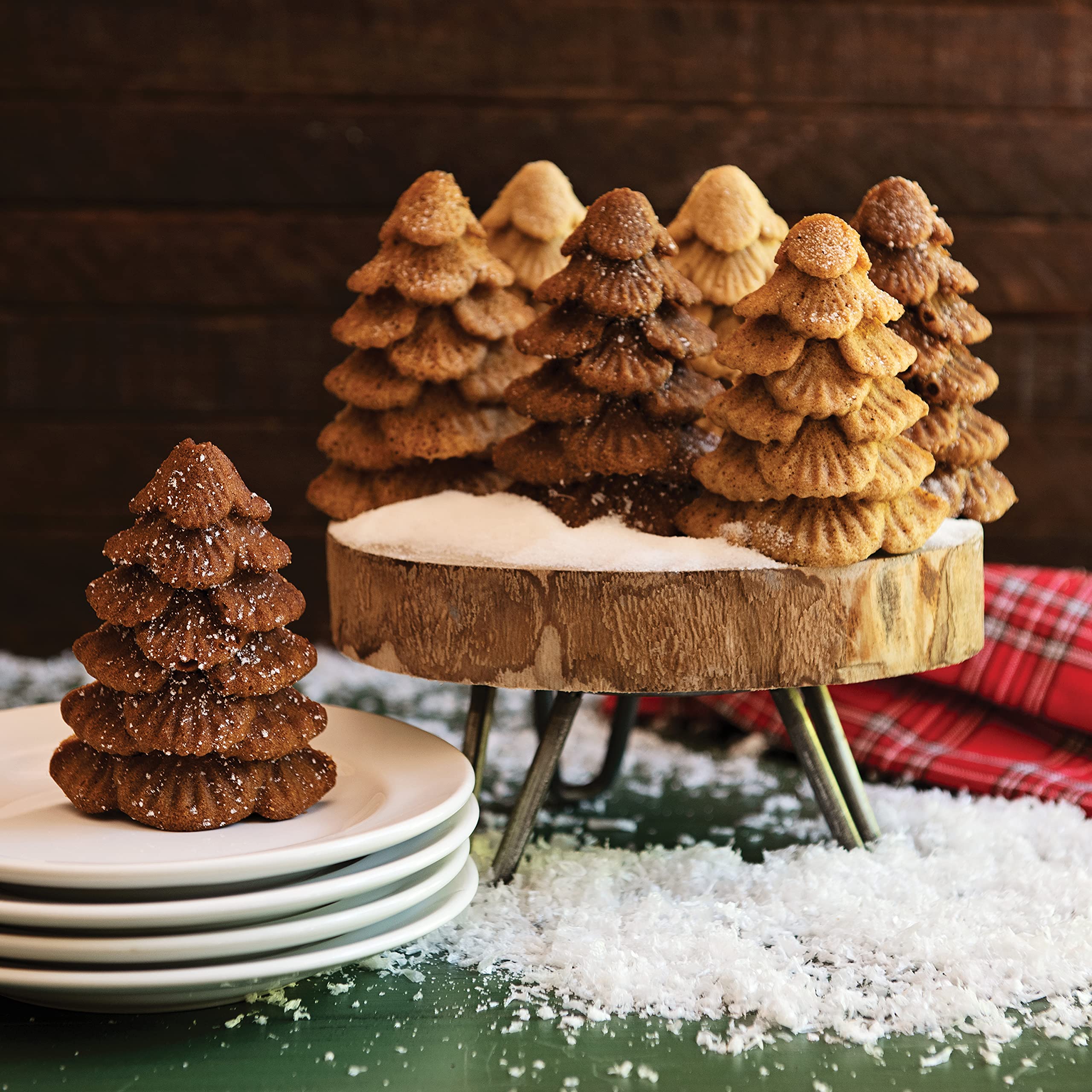 Nordic Ware Evergreen Cakelets, detalle de arbol navidad para postres temáticos.