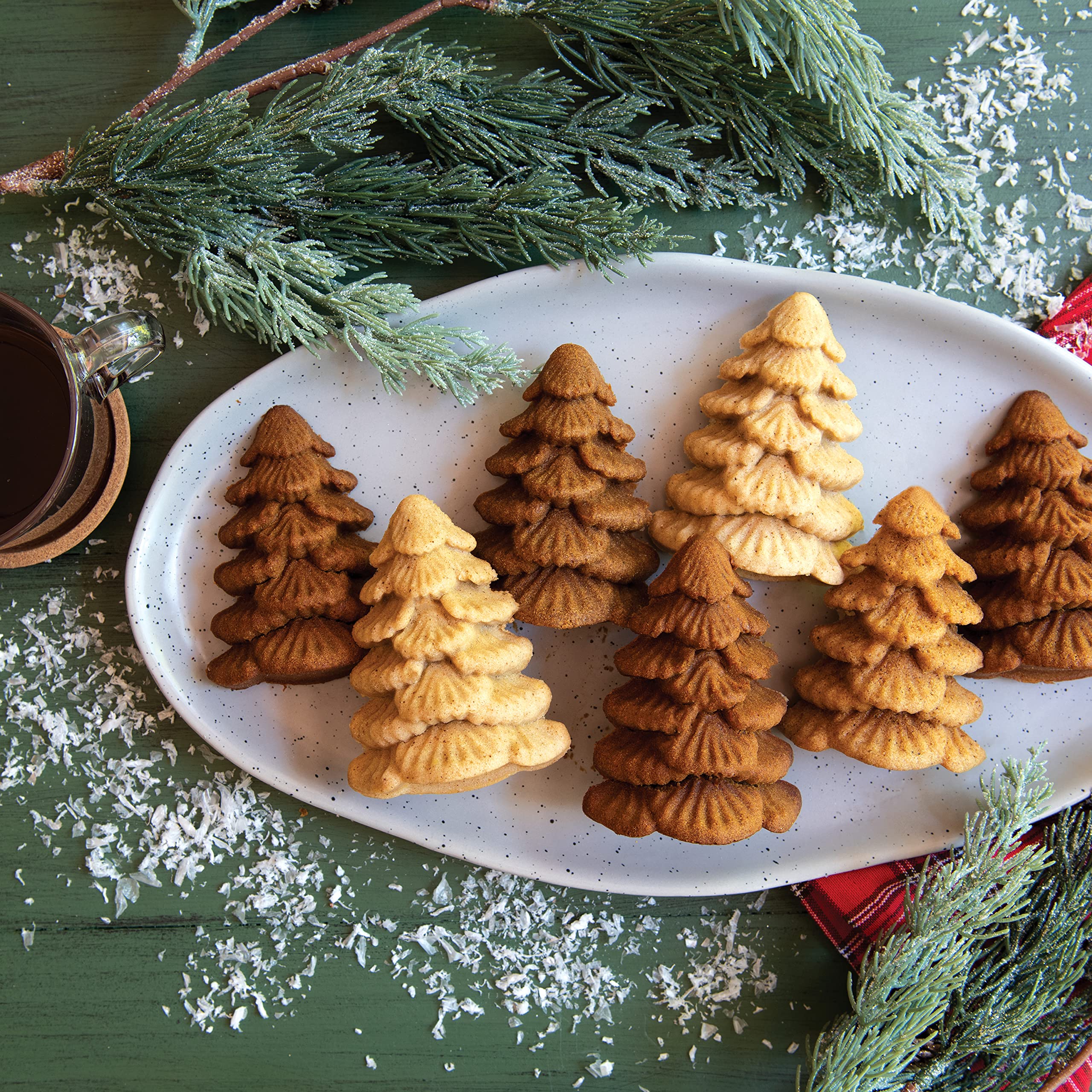 Nordic Ware Evergreen Cakelets, capacidad de 2,5 tazas para porciones pequeñas.