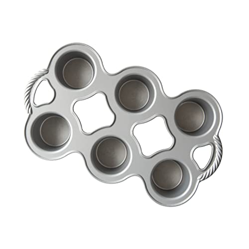 Nordic Ware Grand Popover Pan hornea seis popovers a la vez con detalle.