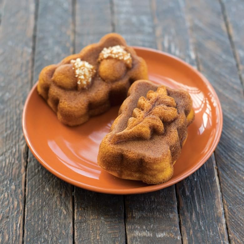 Nordic Ware Harvest Mini Loaf Pan interior antiadherente facilita desmoldeo