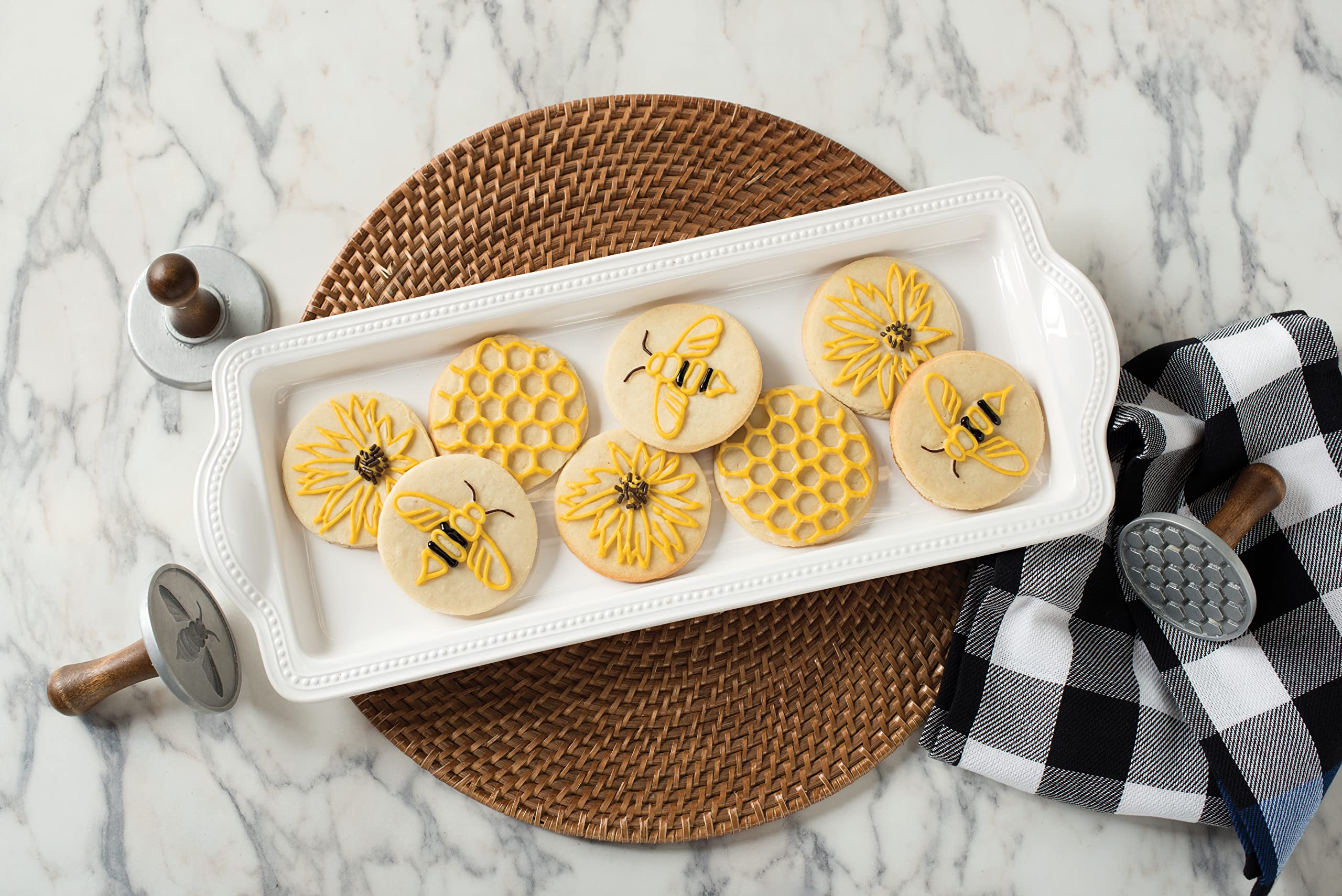 Nordic Ware Honeybee Stamps: imprimen figuras detalladas sin extender la masa.
