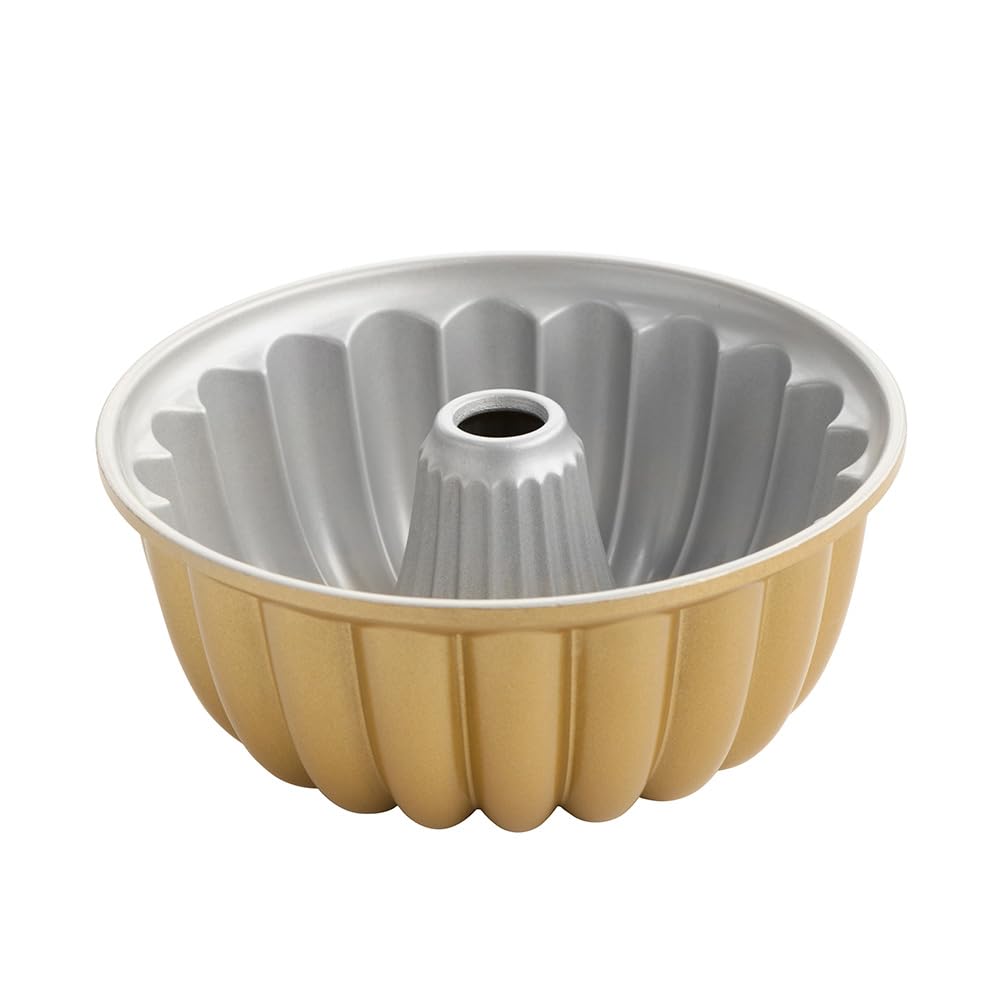 Nordic Ware Molde Bundt elegante: vista general con acabado dorado y estilo escultórico.