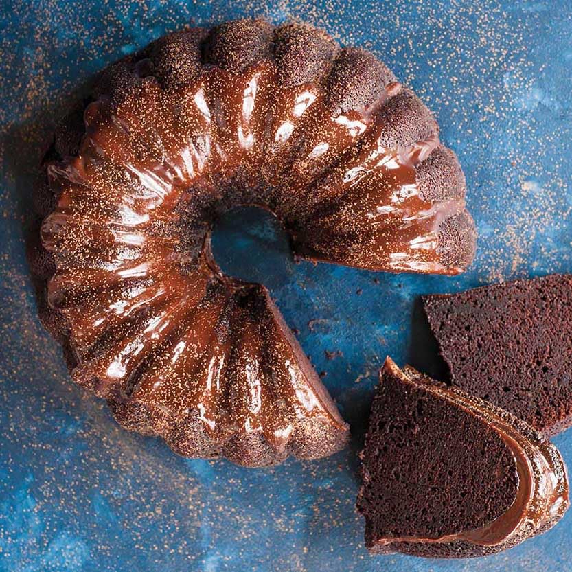 Nordic Ware Molde Bundt: apto para hornear hasta 204 °C con resultados consistentes.