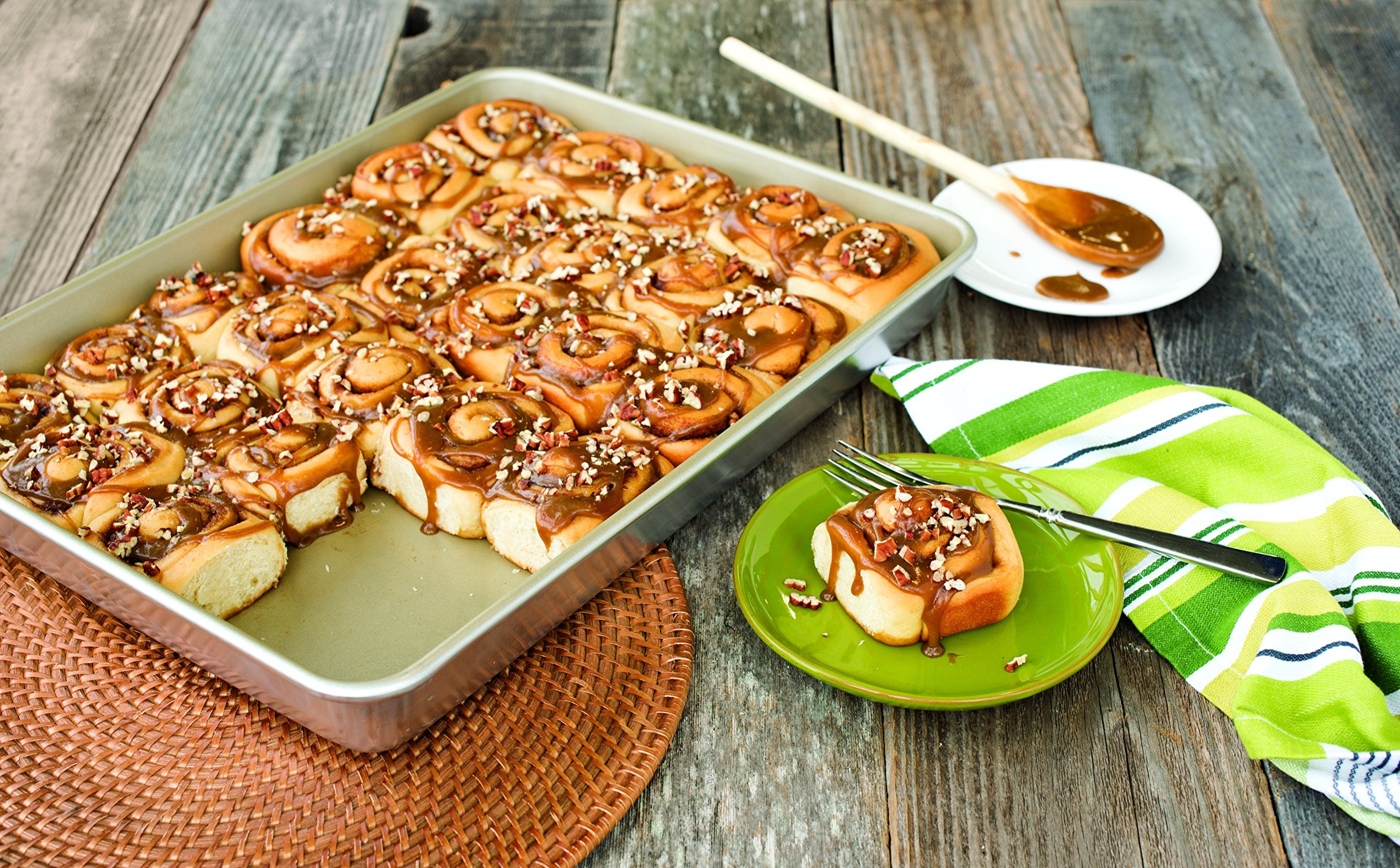 Nordic Ware Naturals dimensiones interiores optimizadas para recetas grandes.