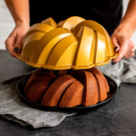 Nordic Ware pan Bundt admite horneado hasta 400 °F para resultados consistentes.