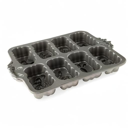Nordic Ware árbol de Navidad para presentar postres caseros con estilo.