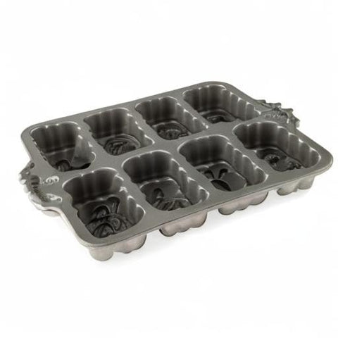 Nordic Ware árbol de Navidad para presentar postres caseros con estilo.
