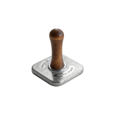 Nordic Ware hecho en Estados Unidos, mango de madera seguro.