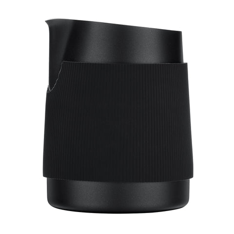 Jarra Normcore con punta afilada para arte en leche preciso.