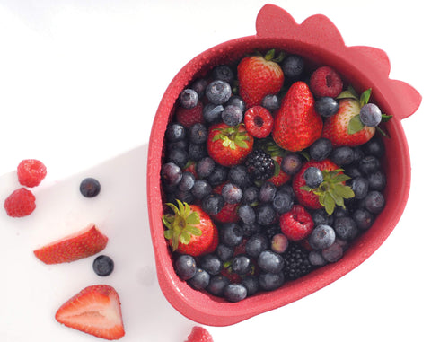 Norpro Colador Mini Fresas Rojo lavado a mano para limpieza suave.