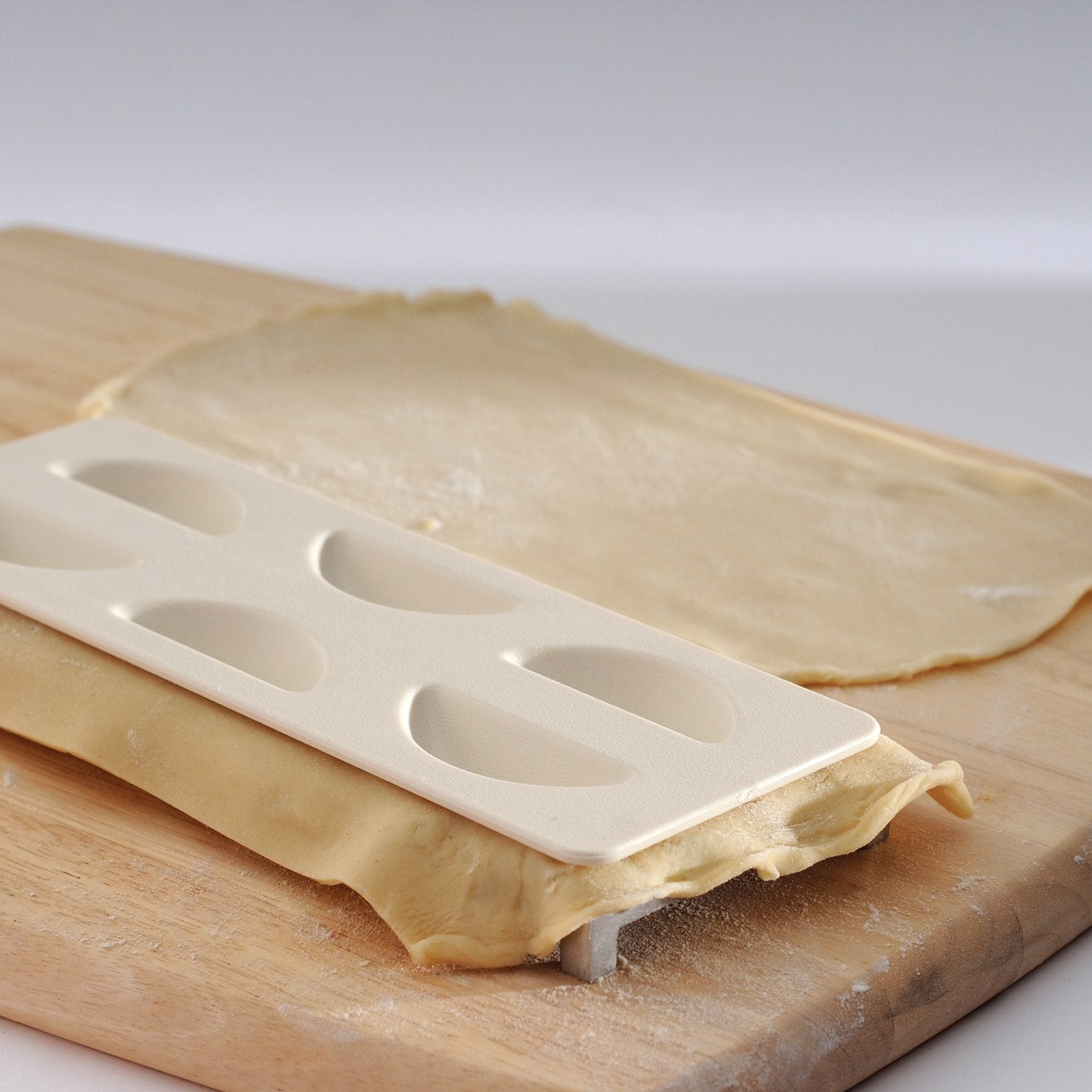 Norpro corte y formado en seis pierogis