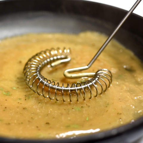 Norpro Krona batidor con espirales flexibles, ofrece mayor acción al batir salsas.