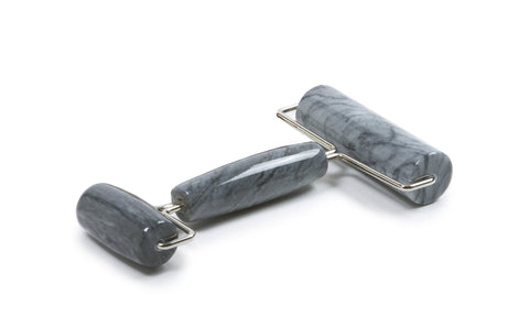 Rodillo de mármol Norpro para masa y pizza, bordes uniformes.
