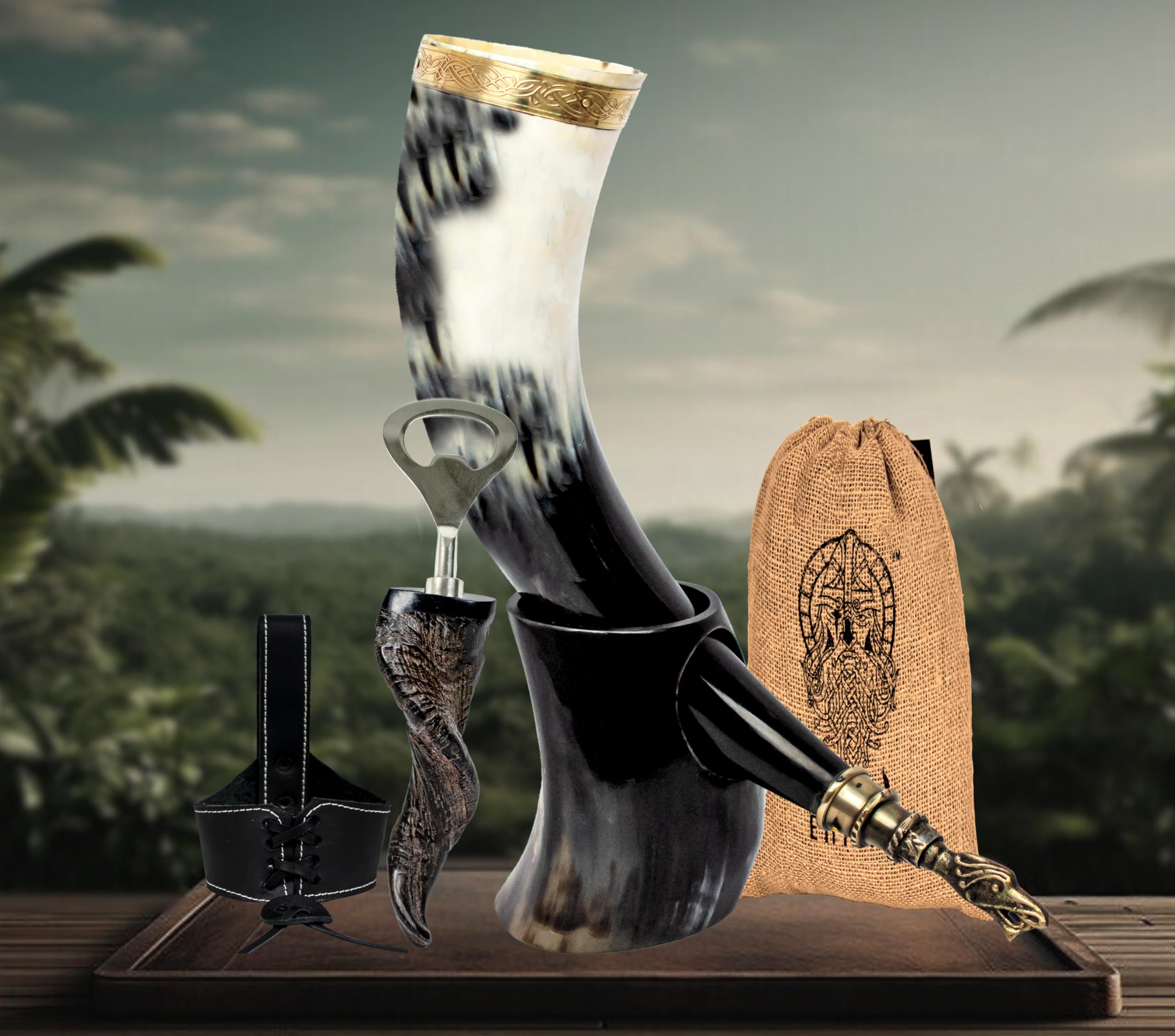 Celebrar bebidas con NORSE EMPIRE cuerno vikingo en fiestas.