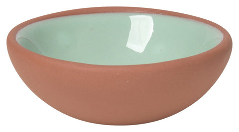 Now Designs diseño artesanal en terracota realza la mesa con estilo rústico