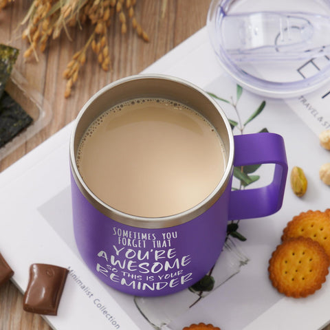 NOWWISH taza morada con acabado resistente, añade estilo duradero a cada sorbo.