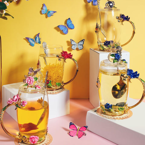Regalo Nuanchu: tazas de vidrio con tapas y cucharas, mariposas y flores para sorprender.