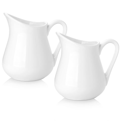 Cremero de Nucookery en cerámica blanco con mango para leche caliente.