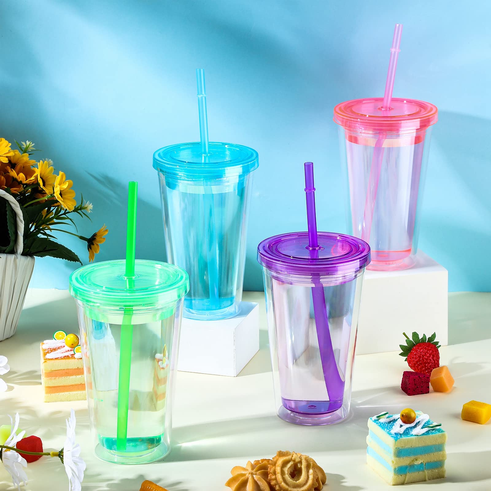 Vaso Nuogo morado con tapa y pajilla, práctico para niños y viajes.
