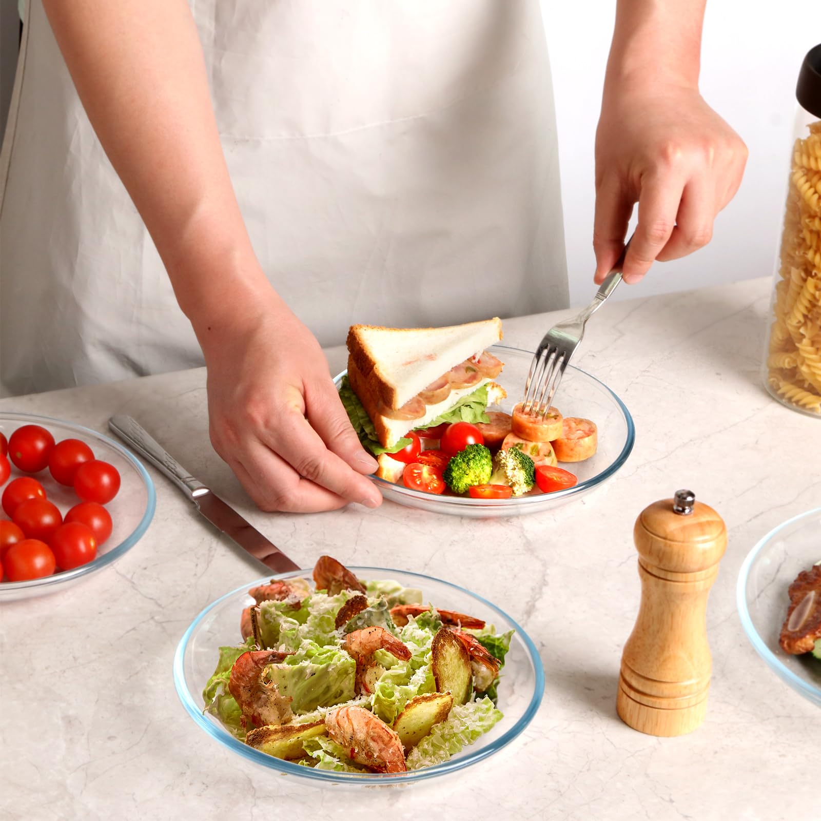 Plato para aperitivos NUTRIUPS de vidrio transparente para porciones limpias.