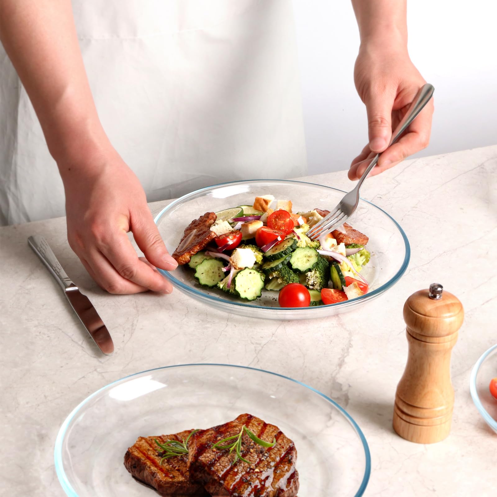 Plato NUTRIUPS apilable de vidrio, ideal para ahorrar espacio en la despensa.