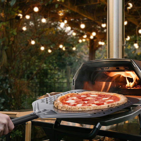 Diseño ligero Nutuni facilita manejar pizzas con precisión.
